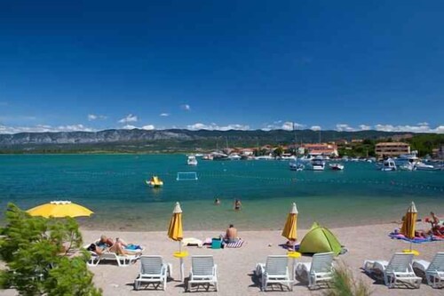Holiday apartment with air conditioning and barbecue near the beach