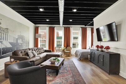 Unique Urban 1 Bedroom Flat, the Upper Plum