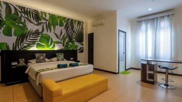 Suite Junior | Una scrivania, postazione laptop, Wi-Fi gratuito, lenzuola