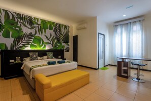 Junior Suite | Desk, laptop workspace, free WiFi, bed sheets - Tropical Point Hotel Syariah (Kendari)