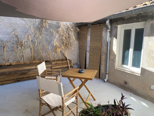 Studio cosy neuf et calme avec cour privative