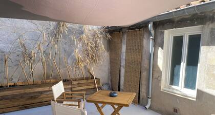 Studio cosy neuf et calme avec cour privative