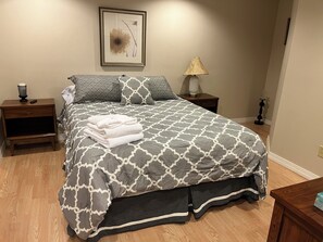 2 bedrooms, free WiFi, bed sheets - #11 2-bedroom apartment in historic Lorain, across from Palace Theatre. (Lorain)