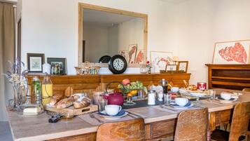 Free daily full breakfast