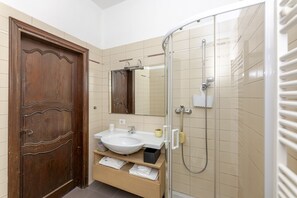 Douche, séchoir à cheveux
