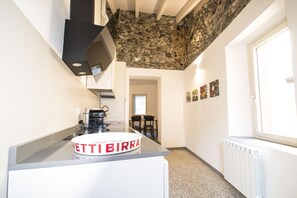 Fridge, oven, dishwasher, coffee/tea maker