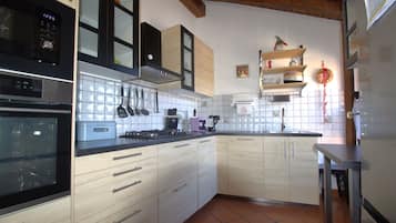 Kühlschrank, Mikrowelle, Ofen, Geschirrspüler