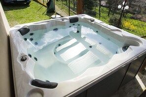 Bañera de hidromasaje exterior