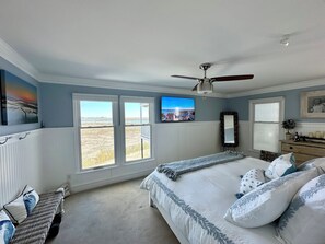 2 bedrooms, iron/ironing board, WiFi, bed sheets - Luxury 2-bedroom townhome in Murrells Inlet with breathtaking views (Murrells Inlet)