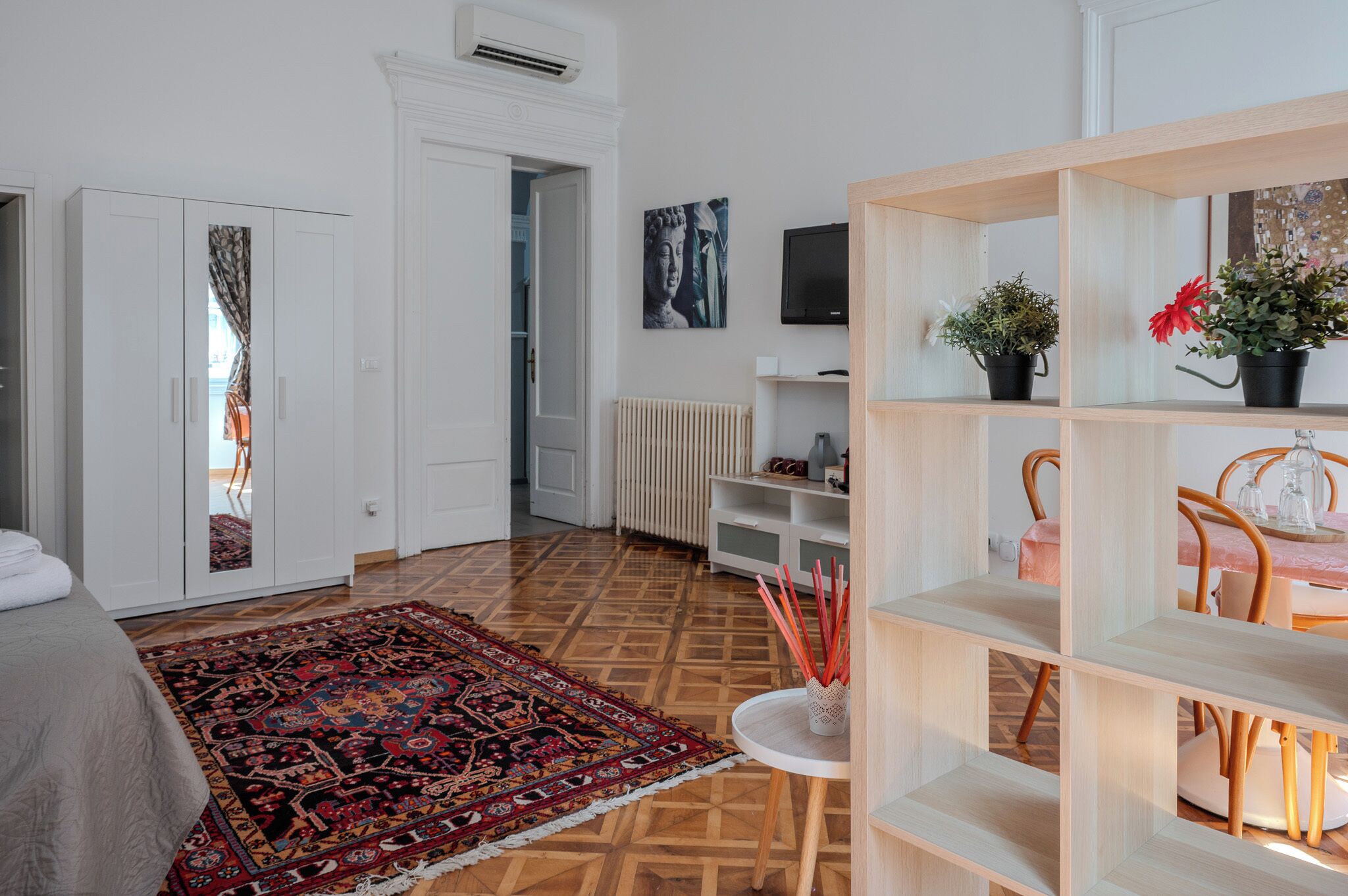 Deluxe-Dreibettzimmer | Schreibtisch, laptopgeeigneter Arbeitsplatz, kostenloses WLAN