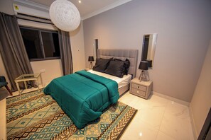 5 chambres, fer et planche à repasser, Wi-Fi, draps fournis