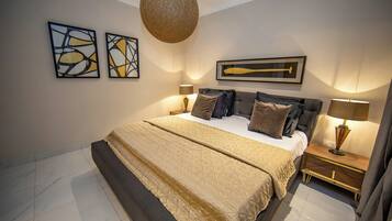 5 bedrooms, iron/ironing board, WiFi, bed sheets