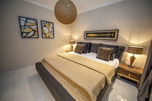 5 habitaciones, tabla de planchar con plancha, wifi y ropa de cama 