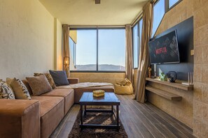 TV - Nordic Retreat (Faraiya)