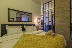 1 habitación, tabla de planchar con plancha, wifi gratis y ropa de cama 