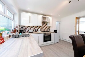 Casa de campo | Cozinha privada | Geladeira, micro-ondas, fogão, cooktop