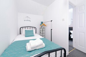 Cottage | 2 bedrooms, free WiFi, bed sheets