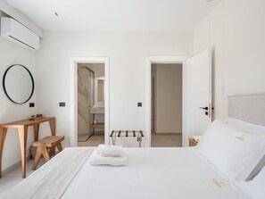 7 bedrooms, desk, iron/ironing board, WiFi - Nemia Luxury Residence (Pithari)