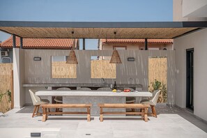 Outdoor dining - Nemia Luxury Residence (Pithari)