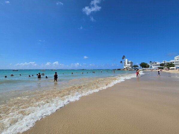 Chaise longue, serviettes de plage
