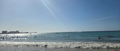 كراسي للتشمس، مناشف للشاطئ