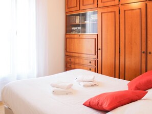 2 slaapkamers, een strijkplank/strijkijzer, wifi, beddengoed