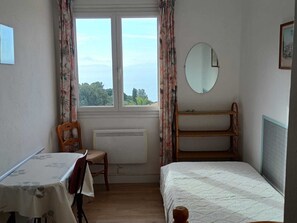 3 bedrooms, iron/ironing board, WiFi