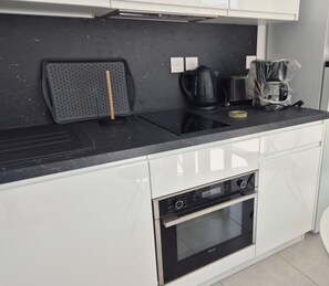 Fridge, microwave, oven, coffee/tea maker