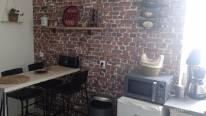 Kaffetrakter/tekoker, kjøleskap, mikrobølgeovn og ovn