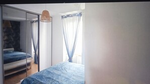1 soverom, skrivebord, strykejern/-brett og wi-fi (inkludert)