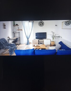 Tv, bøger, stereoanlæg