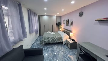 Classic Quadruple Room, Kitchen | 1 bedroom, in-room safe, blackout curtains, iron/ironing board