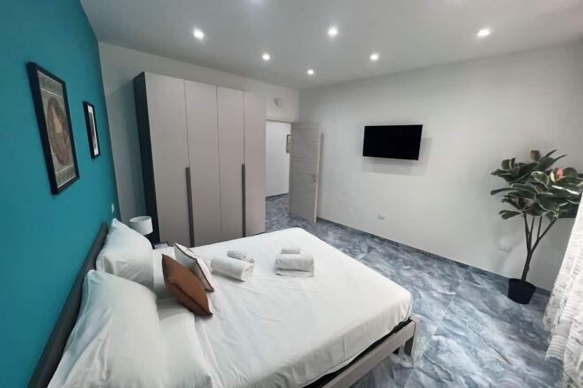 1 slaapkamer, een kluis op de kamer, verduisterende gordijnen