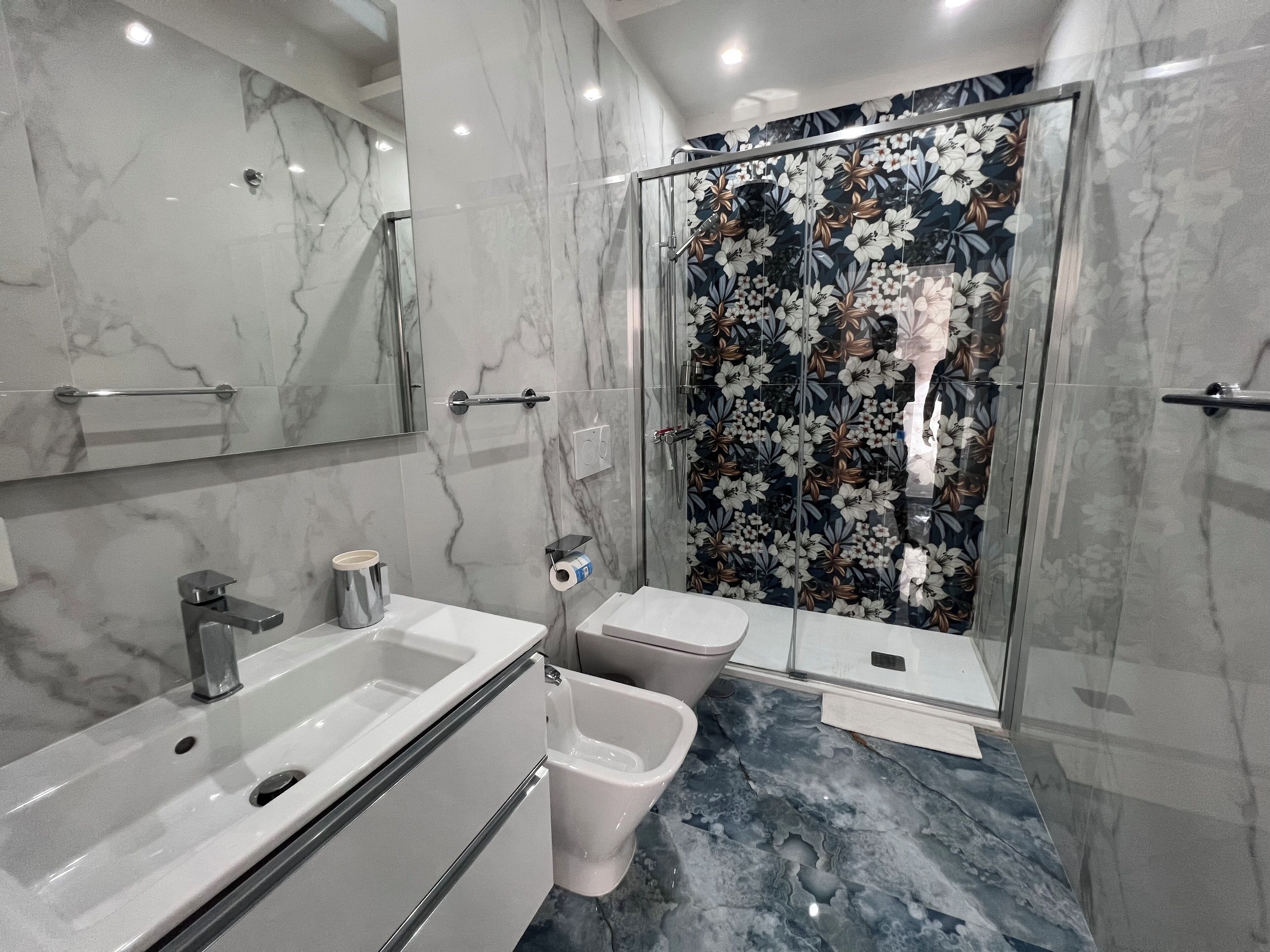 Appartamento Comfort, cucina | Bagno | Set di cortesia gratuito, asciugacapelli, accappatoio, bidet