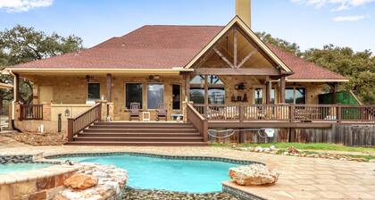 Piece of Haven A Hill Country Retreat for 7!