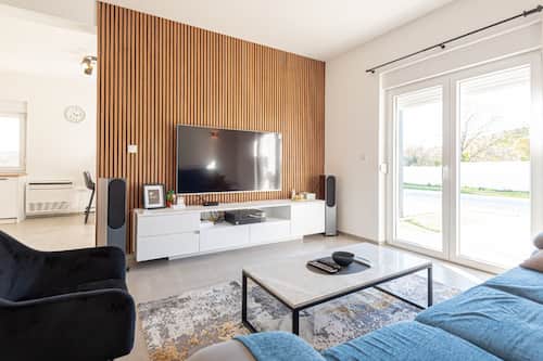 House (Three Bedroom Holiday Home) | Living room | 32-inch flat-screen TV with satellite channels