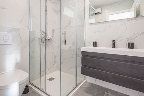 House (Three Bedroom Holiday Home) | Bathroom | Towels