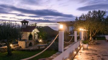 Villa (Vila Ive winter spa Podumci) | Exterior