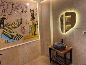 Asrama Umum Comfort, pemandangan gurun | Kamar mandi | Perlengkapan mandi gratis, handuk, sabun, dan sampo