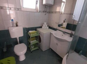 House (Four Bedroom Villa Anita with Terrace) | Bathroom | Shower, towels - Villa Anita (Unesic)