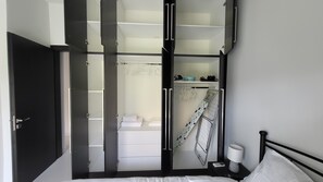 1 chambre, fer et planche à repasser, lit parapluie, Wi-Fi gratuit