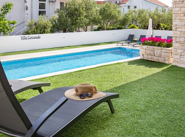 Apartment (Deluxe Two Bedroom Apartment A1) | Outdoor pool