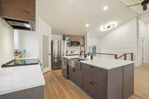 Fridge, microwave, oven, stovetop - The Haven @ Hocking | Luxury Retreat, Hot Tub (Rockbridge)