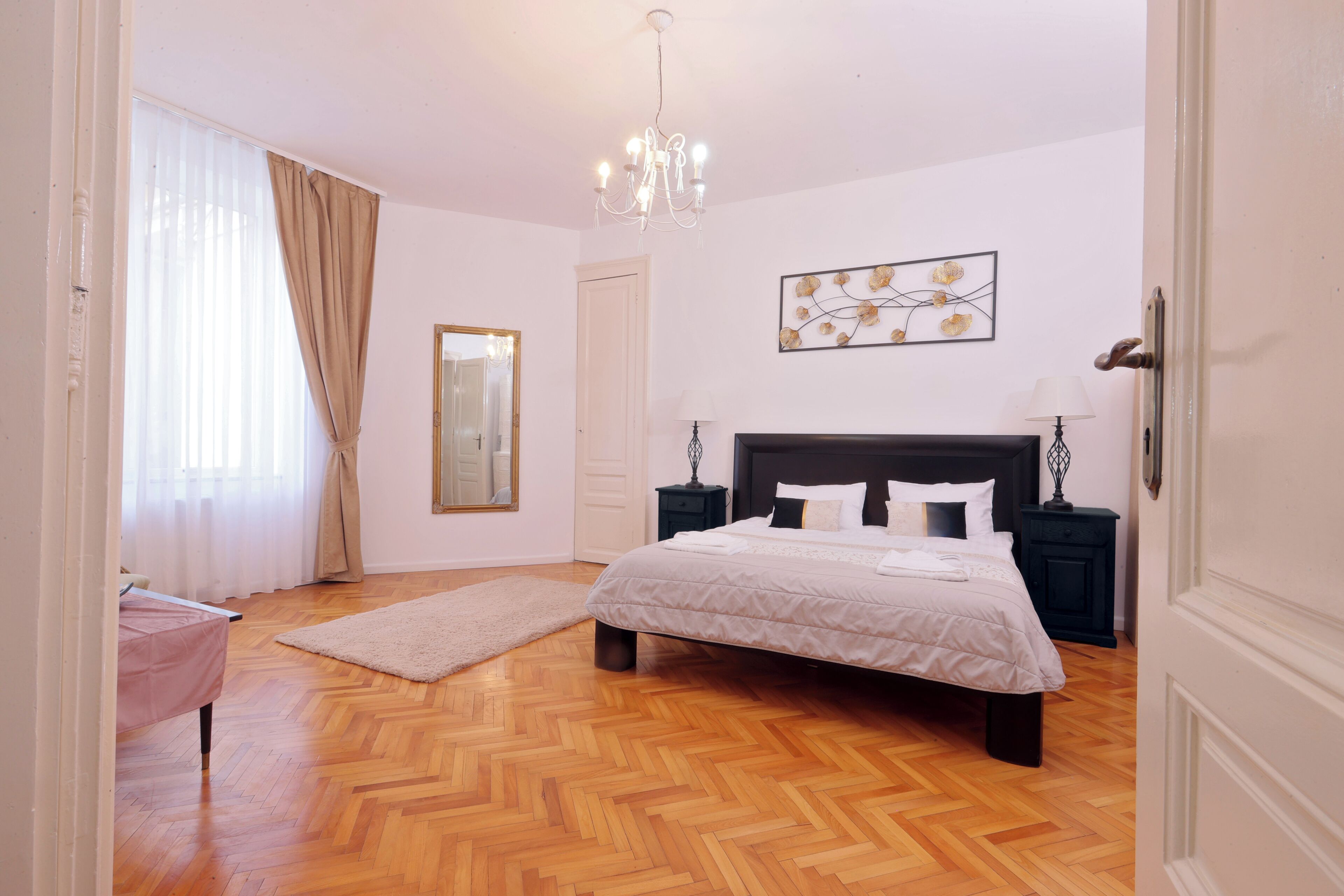 2 多间卧室、WiFi、床单