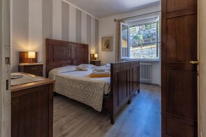 3 bedrooms, iron/ironing board, travel cot, free WiFi