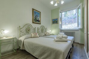 3 bedrooms, iron/ironing board, travel crib, free WiFi - Private villa with pool, hot tub and garden in the Tuscan countryside (Castel Focognano)