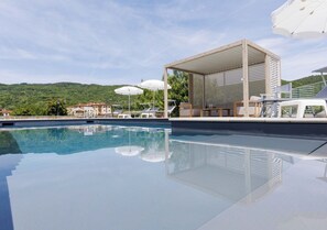 Outdoor pool - Private villa with pool, hot tub and garden in the Tuscan countryside (Castel Focognano)