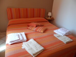 3 bedrooms, iron/ironing board, bed sheets, wheelchair access