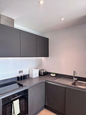 Apartment | Private kitchen | Fridge, microwave, oven, stovetop - City Centre - 2-bed High Rise Apartment - Sleeps 4 (Manchester)