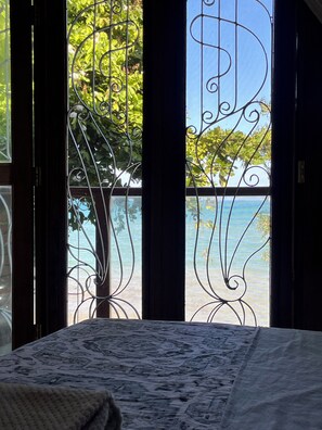 4 habitaciones, escritorio, tabla de planchar con plancha y wifi